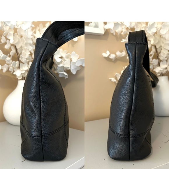 Like New! The Sak DeYoung Hobo Shoulder Bag in Black Leather - Picture 5 of 16